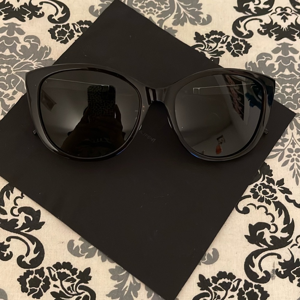 Ladies, sunglasses Saint Laurent excellent condition
